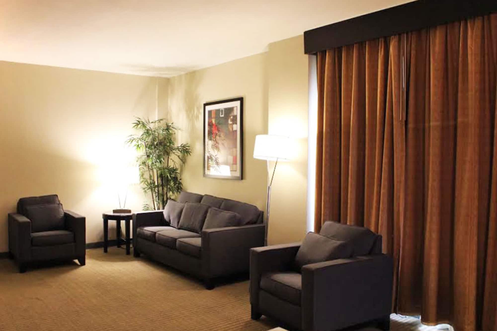 Embassy Suites By Hilton Laredo Bagian luar foto