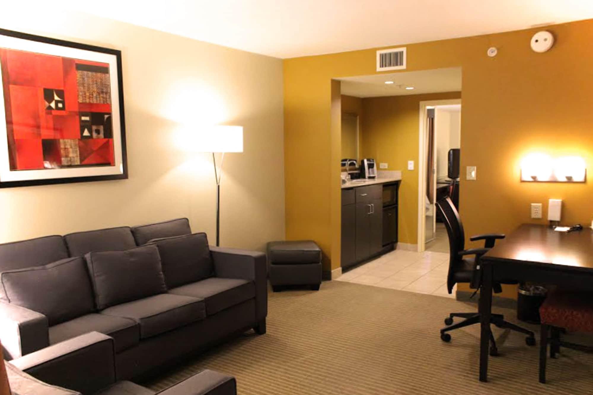 Embassy Suites By Hilton Laredo Bagian luar foto