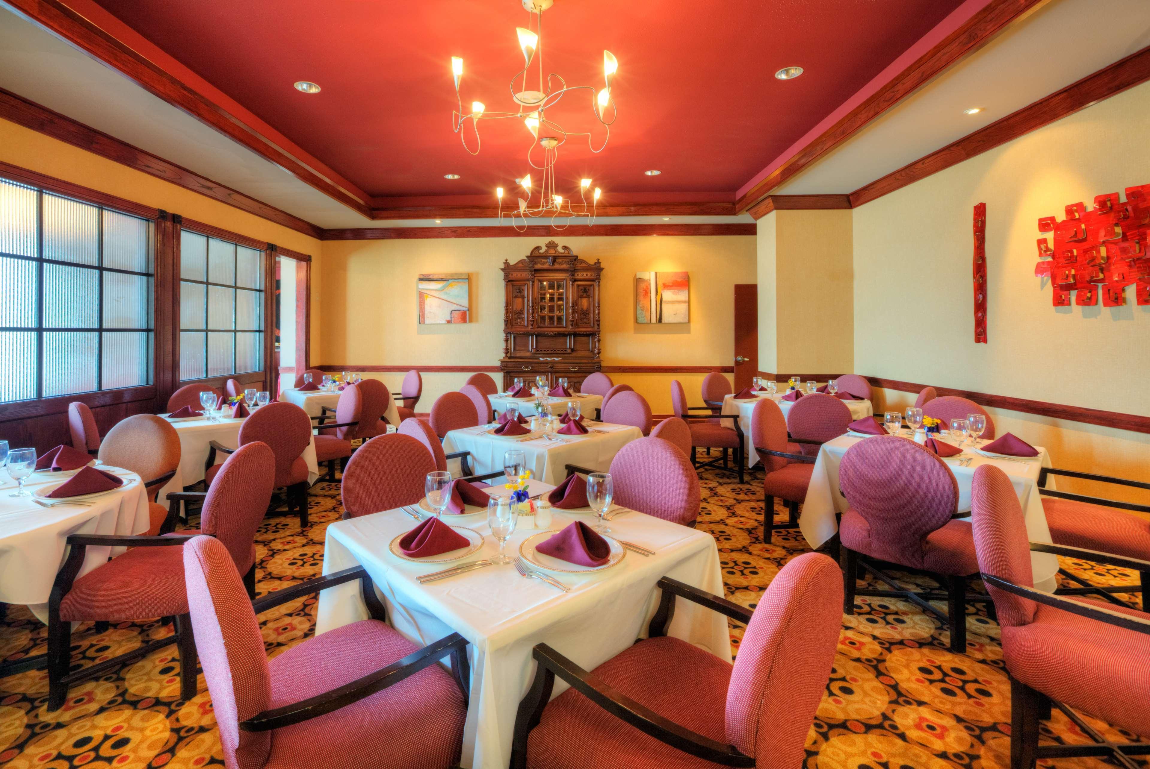 Embassy Suites By Hilton Laredo Bagian luar foto