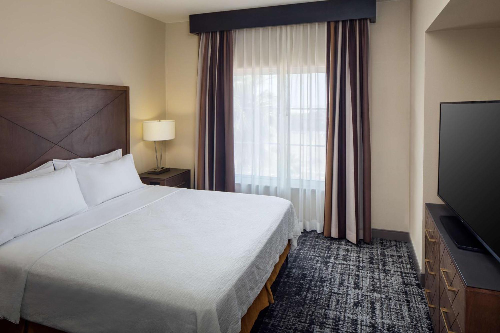 Embassy Suites By Hilton Laredo Bagian luar foto