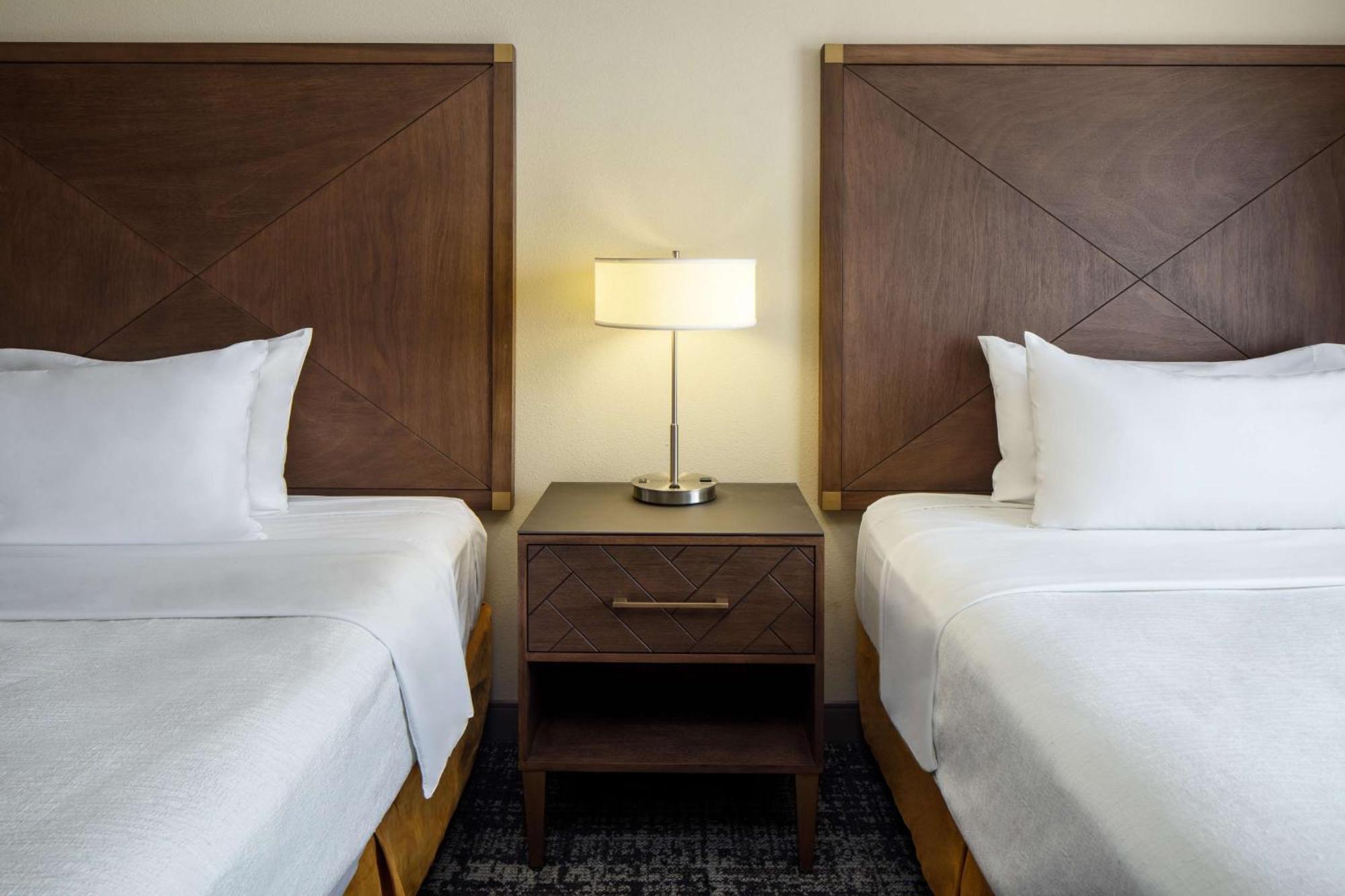 Embassy Suites By Hilton Laredo Bagian luar foto