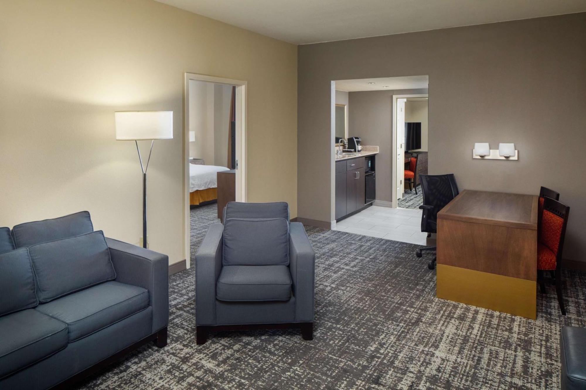 Embassy Suites By Hilton Laredo Bagian luar foto
