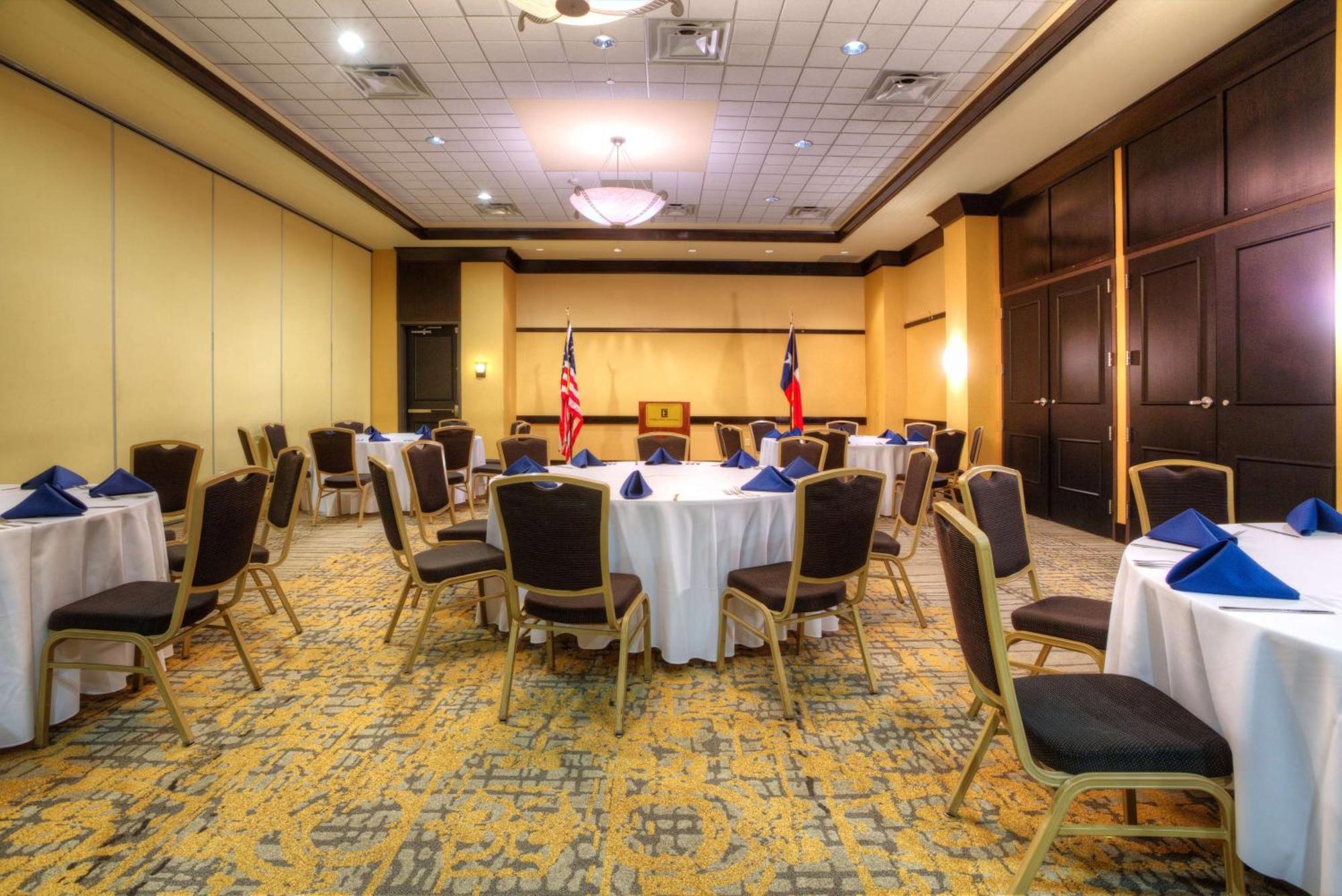 Embassy Suites By Hilton Laredo Bagian luar foto