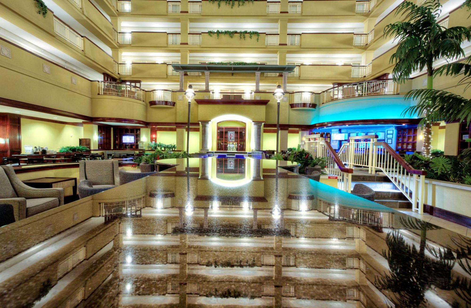 Embassy Suites By Hilton Laredo Bagian luar foto