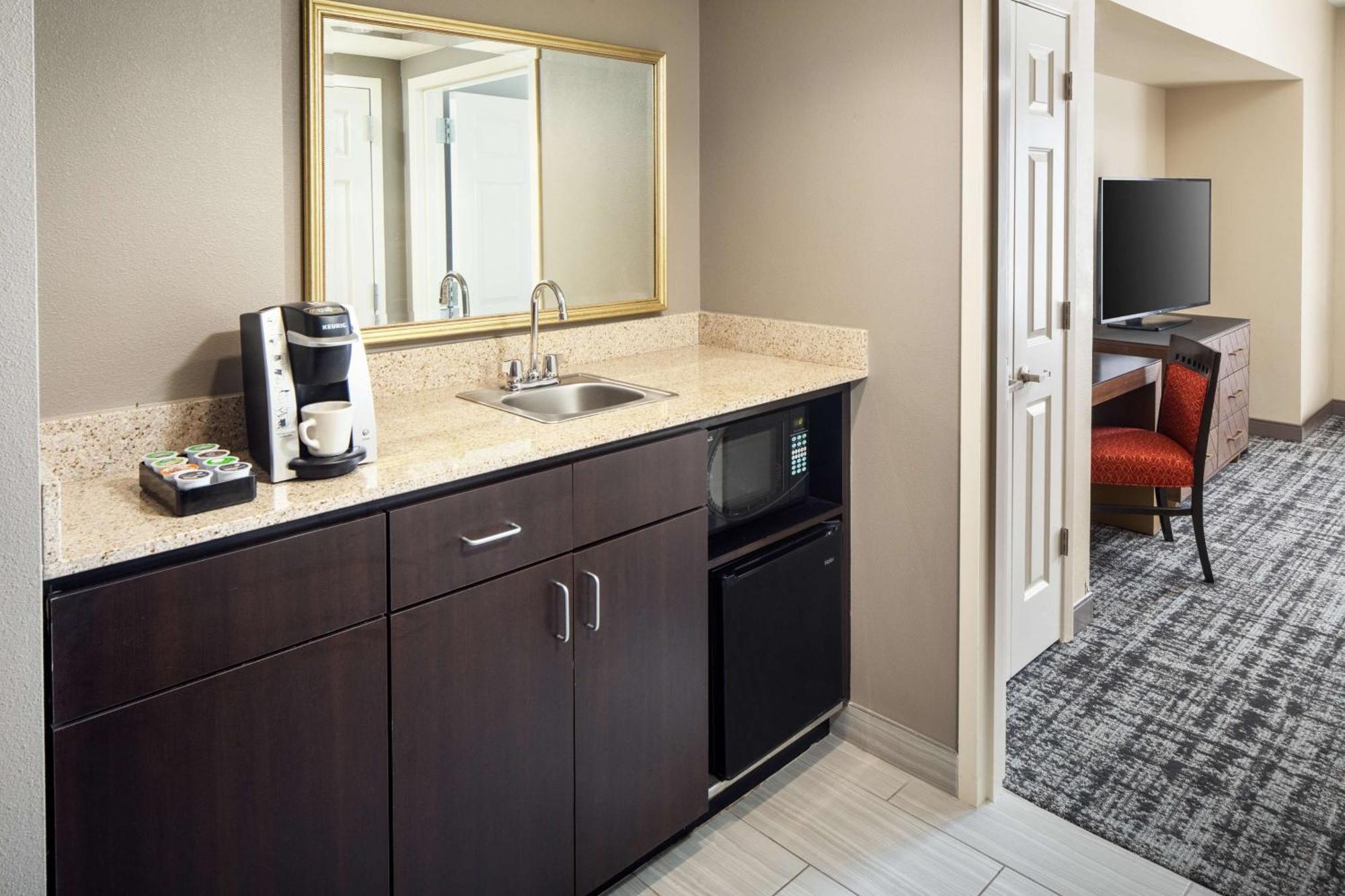 Embassy Suites By Hilton Laredo Bagian luar foto