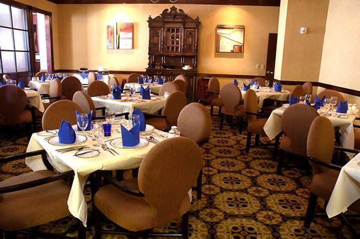Embassy Suites By Hilton Laredo Bagian luar foto