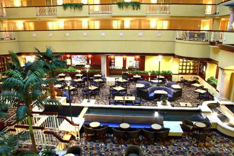 Embassy Suites By Hilton Laredo Bagian luar foto