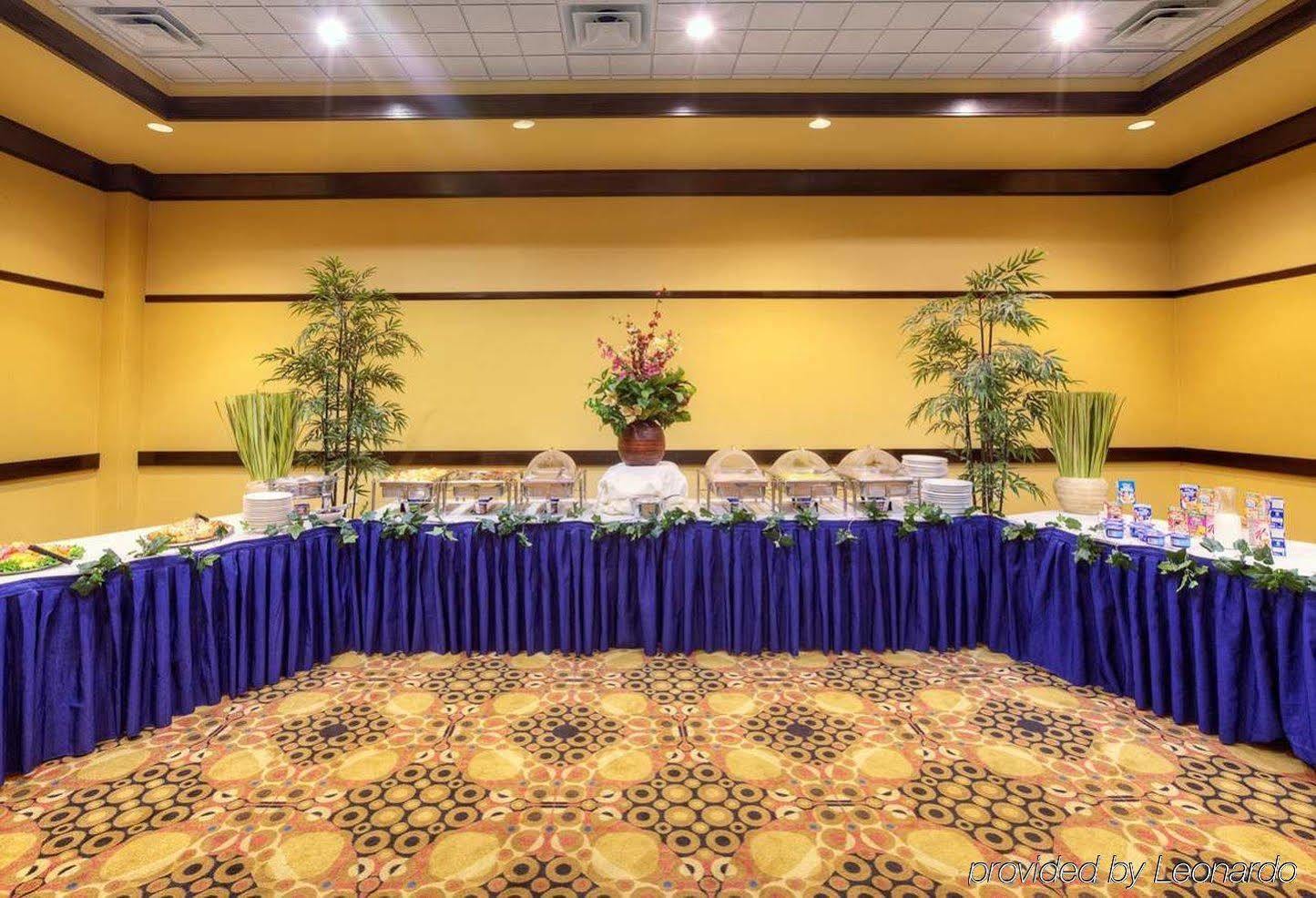 Embassy Suites By Hilton Laredo Bagian luar foto