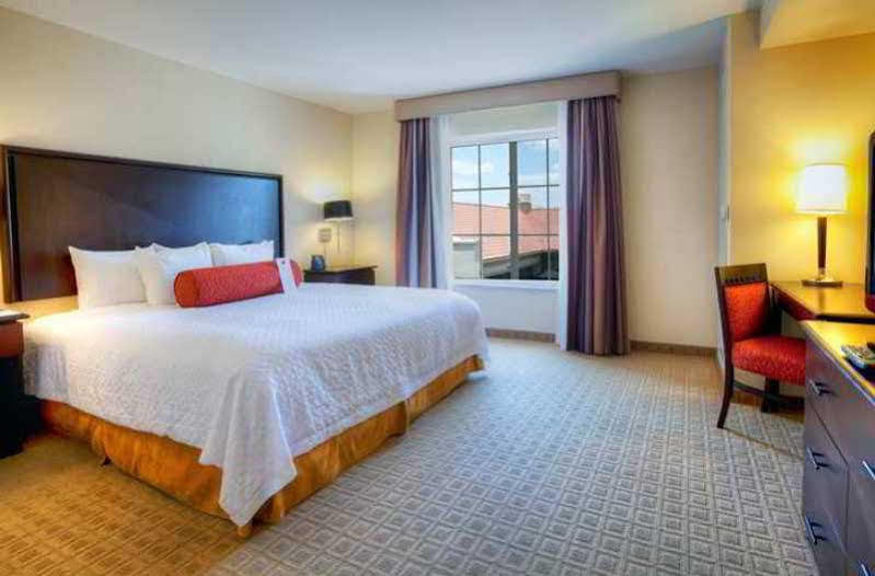 Embassy Suites By Hilton Laredo Bagian luar foto
